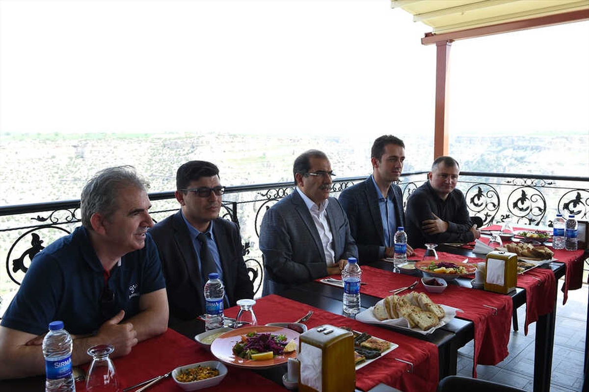 Vali Demir Şehit Aileleri ile Cam Teras\'ı Gezdi