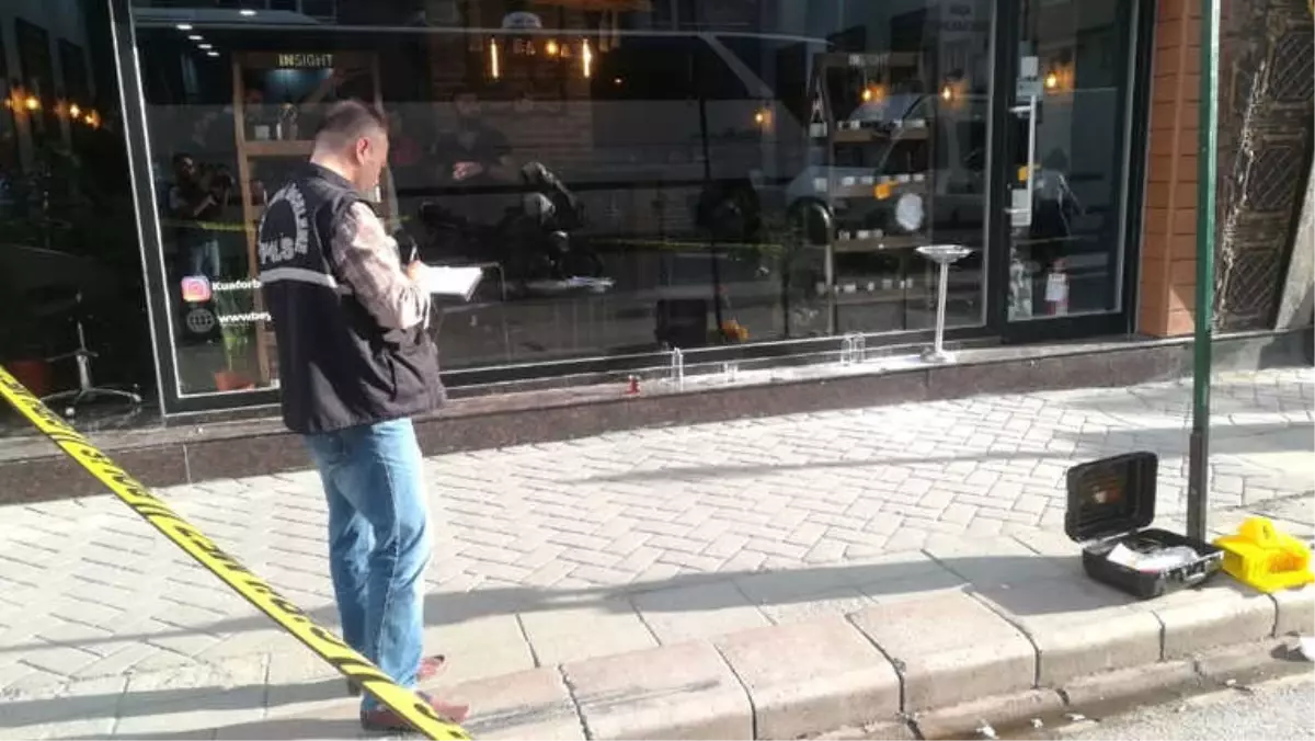 Yapılan Saçı Beğenmeyen Kadın, Yakınlarıyla Birlikte Kuaförü Tüfekle Bastı