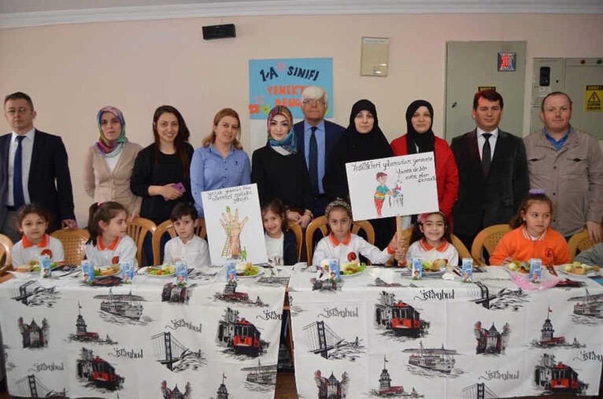 Yemekte Denge Eğitimi" Projesi Kapsamında Öğrencilere Sağlıklı Beslenmenin Önemi Anlatıldı