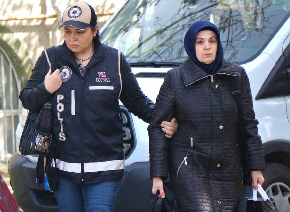 Yunanistan\'a Kaçarken Gözaltına Alınan Fetö\'cünün Eşi de Yakalandı