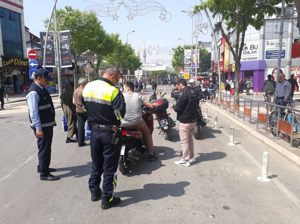 Zabıta Ekipleri İstanbul Caddesinde Denetimler Sıklaştırıldı