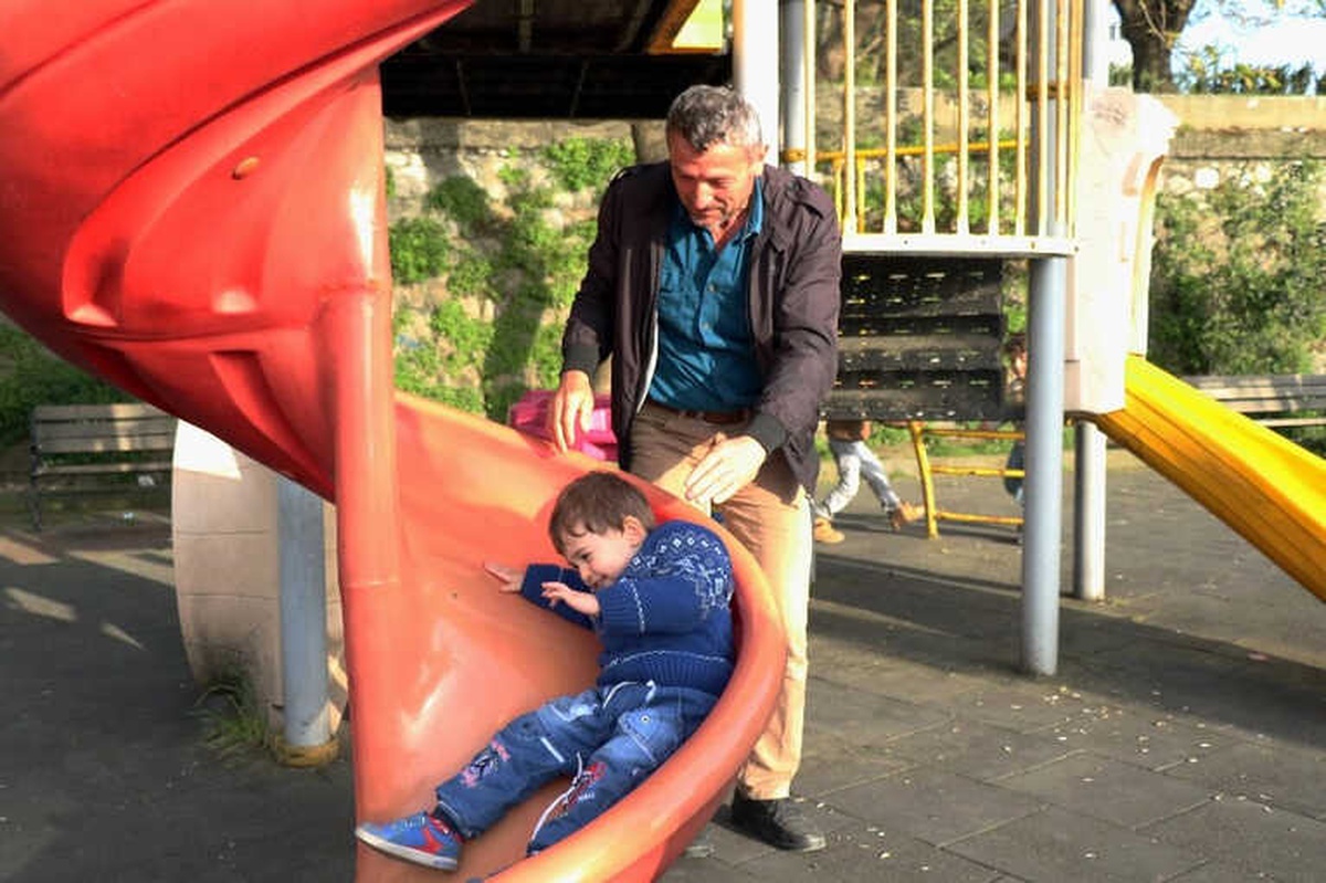 Zonguldak\'ta Çocuklar Parkta Güvenle Oynuyor