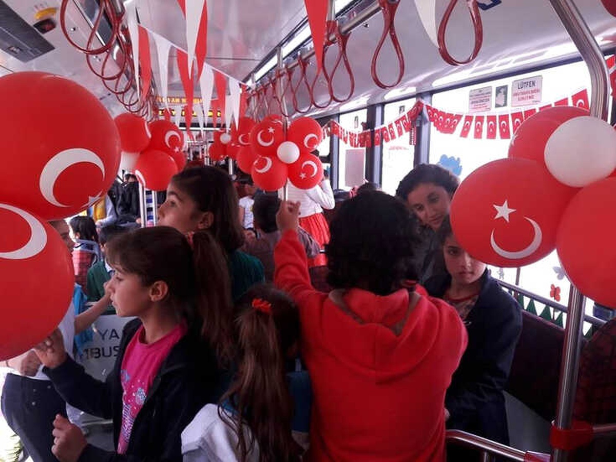 23 Nisan Trambüsü Yola Çıkıyor