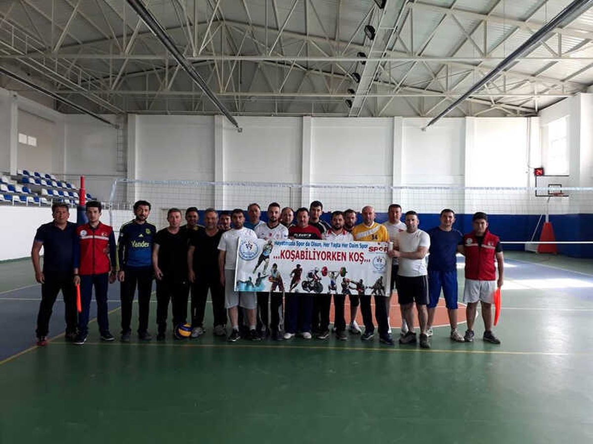 Acıgöl\'de Kurumlar Arası Voleybol Turnuvası Başladı