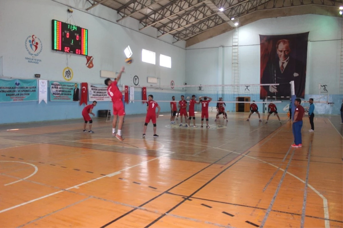 Ağrı\'da Kyk Voleybol ve Basketbol Turnuvası Türkiye Grup Eleme Maçları Yapıldı