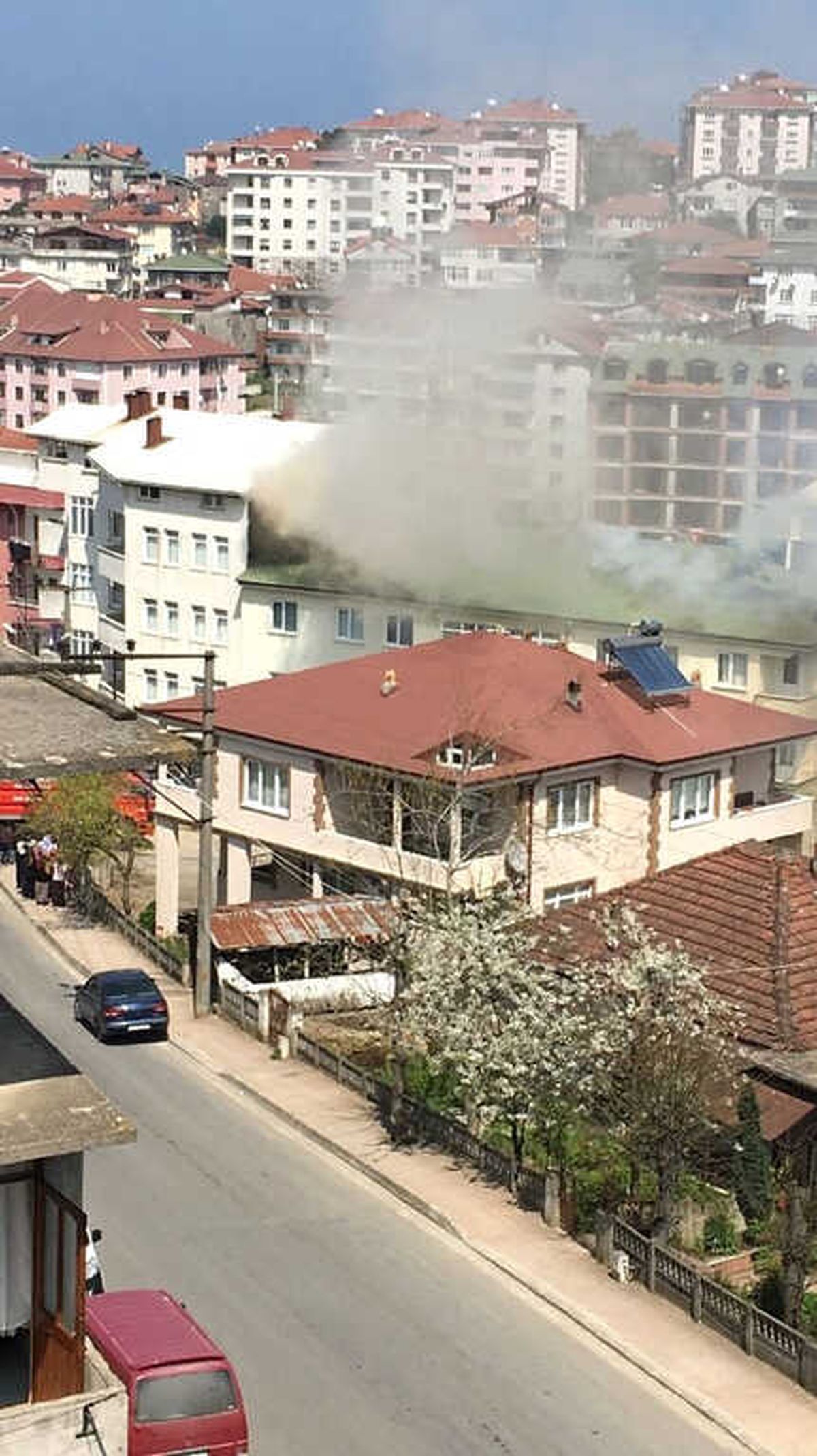 Akçakoca\'da Çatı Yangını