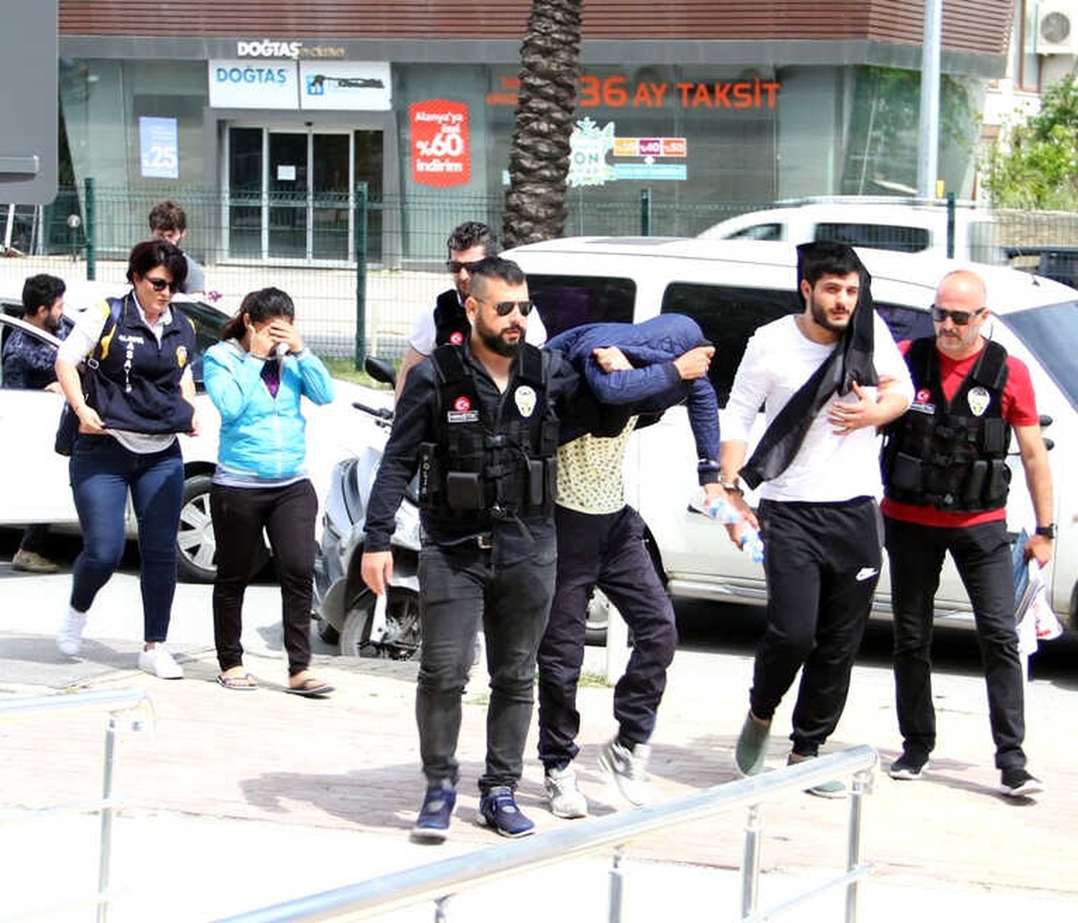 Alanya\'da Uyuşturucu Operasyonu: 3 Gözaltı