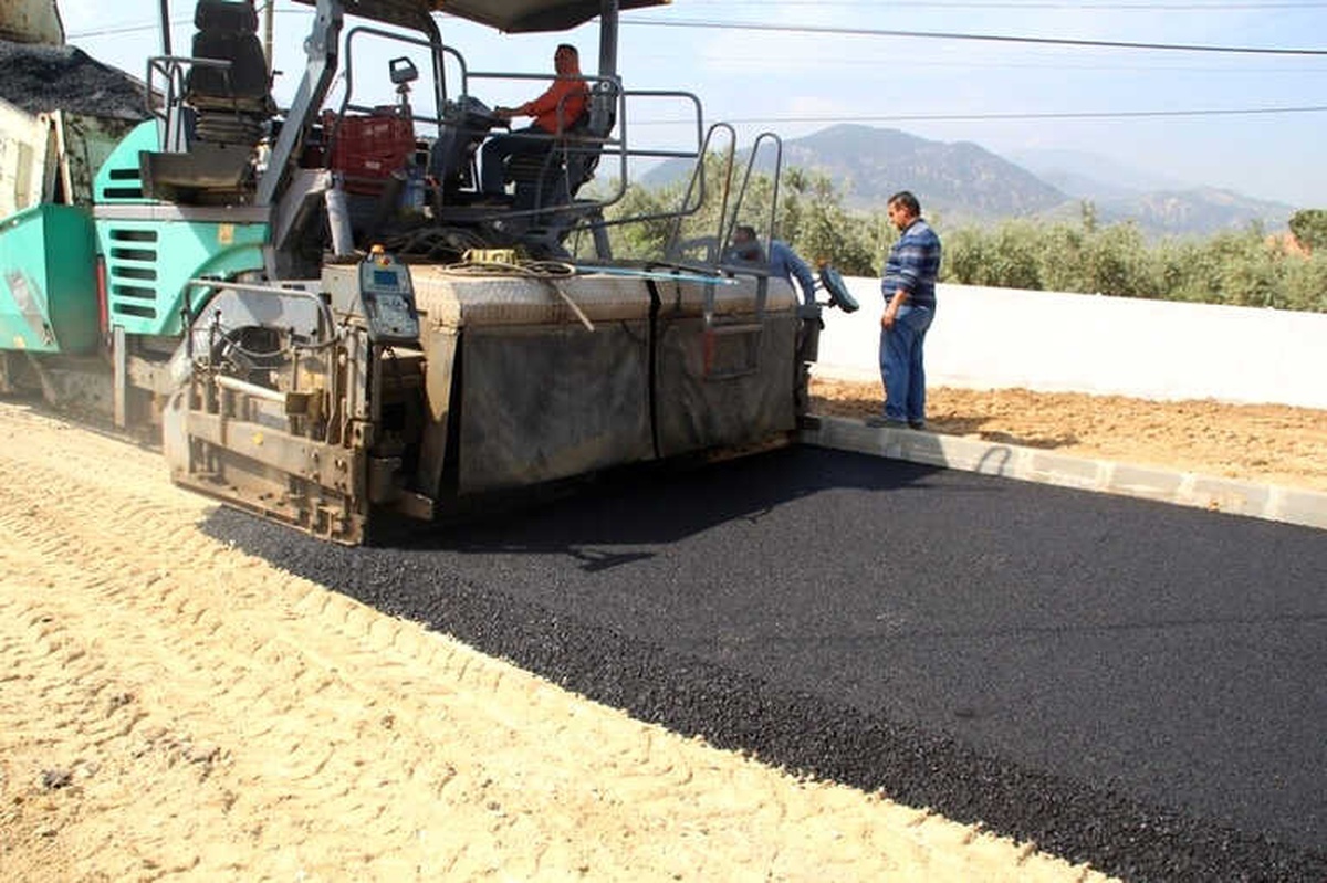 Alaşehir Belediyesi Sıcak Asfalt Sezonunu Açtı