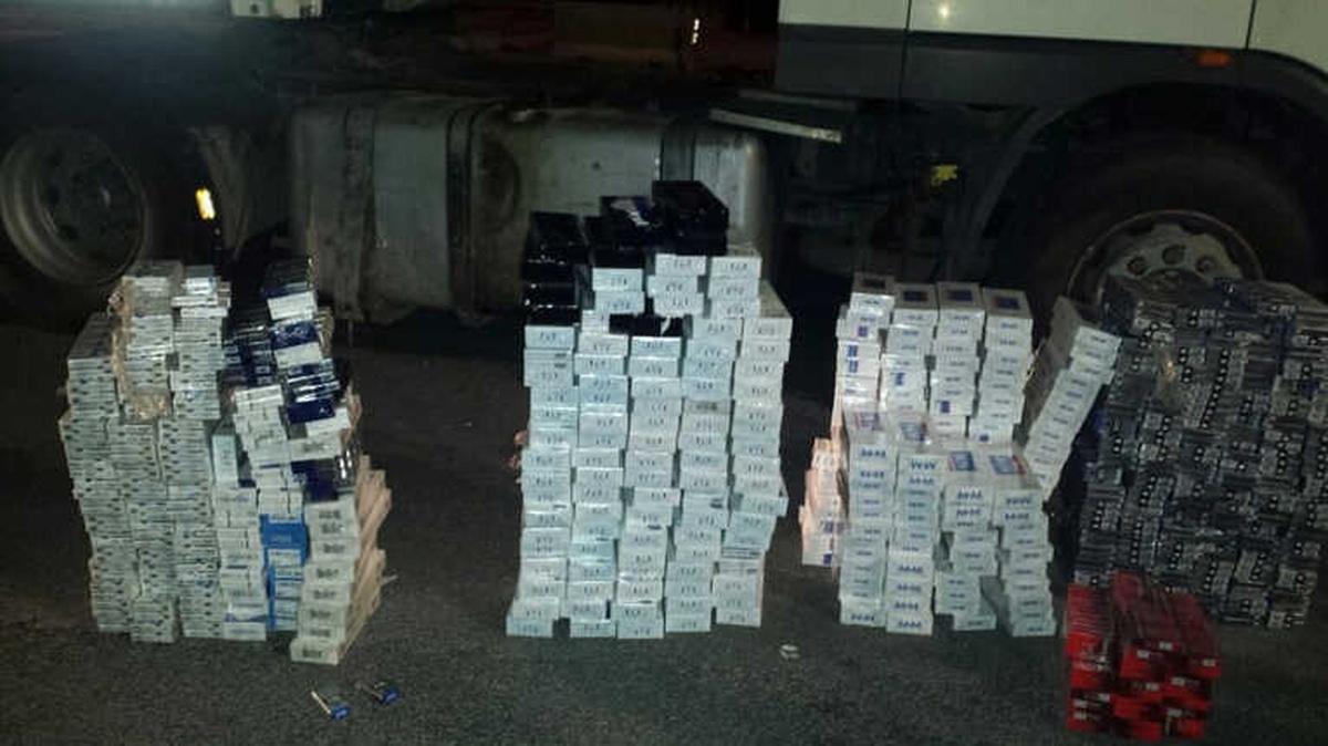 Aracın Deposundan Yakıt Yerine Sigara Çıktı