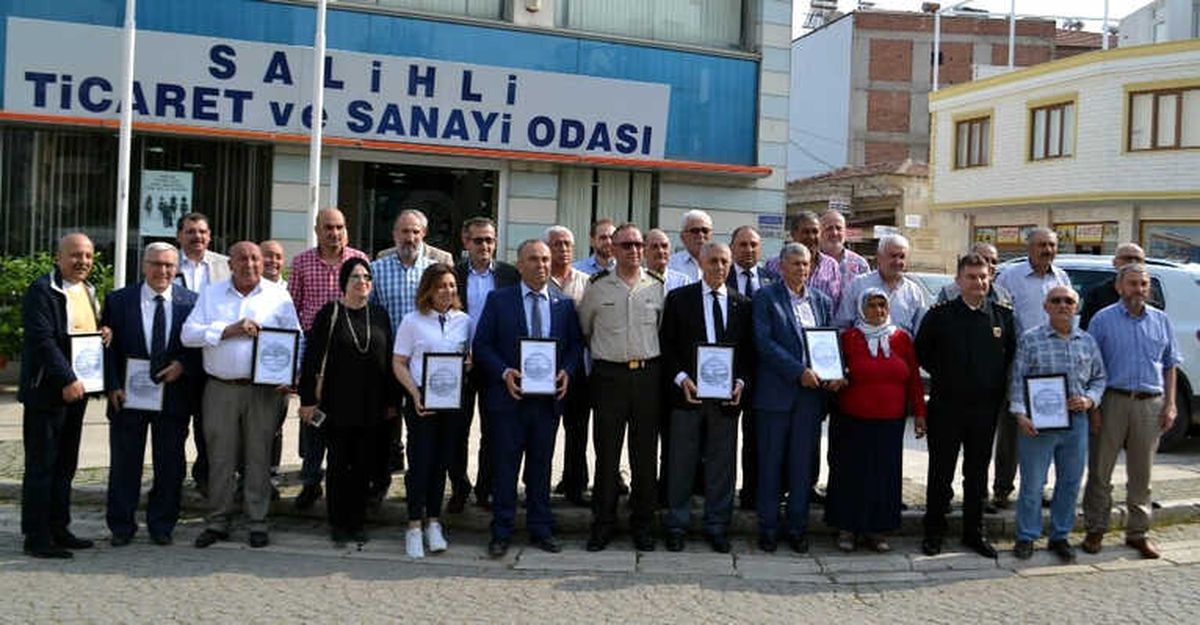 Askerden Salihli\'ye Teşekkür Plaketi