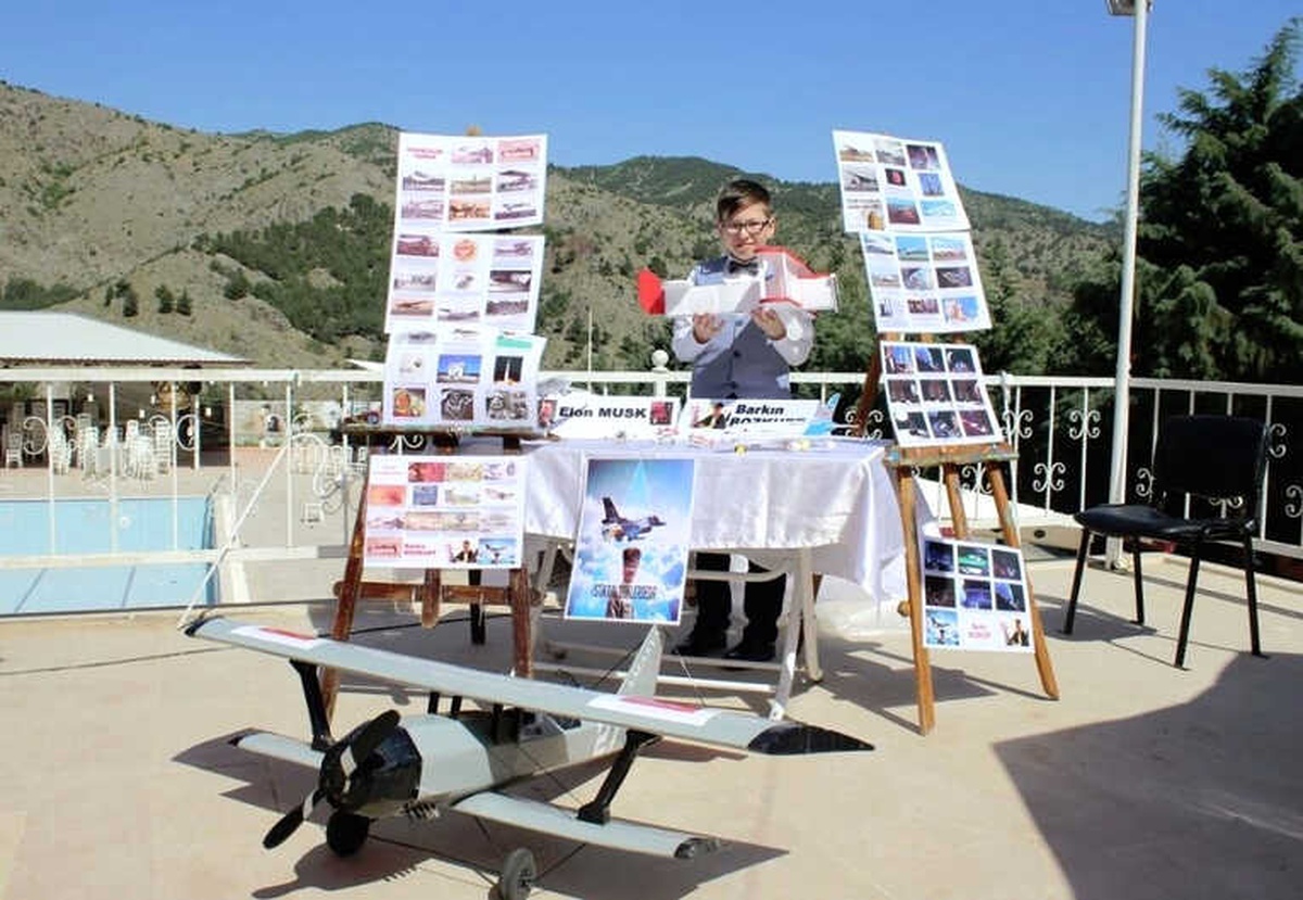 Barkın Mektup Yazdı, \'Amasya Tayyaresi\' Okuluna Geldi