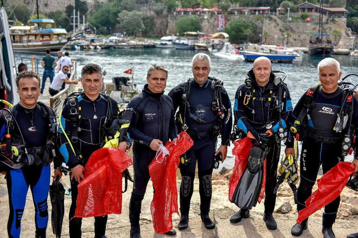 Başkan Uysal, Deniz Dibi Temizliği Öncesi Deneme Dalışı Yaptı