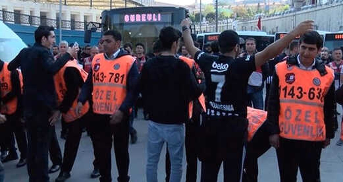 Beşiktaşlı Taraftarlar 30 Otobüsle Derbiye Gitti
