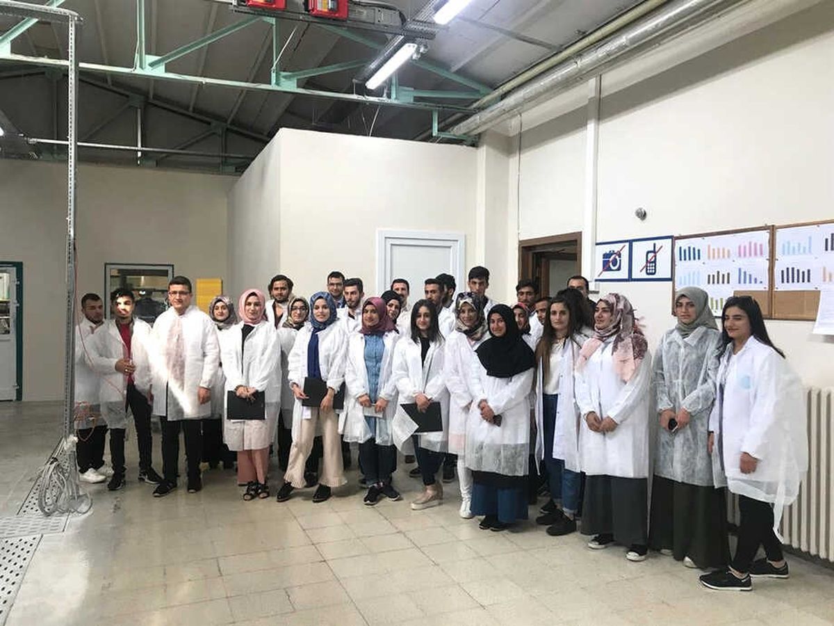 Beü Öğrencileri Optik Cam Fabrikasını Gezdi