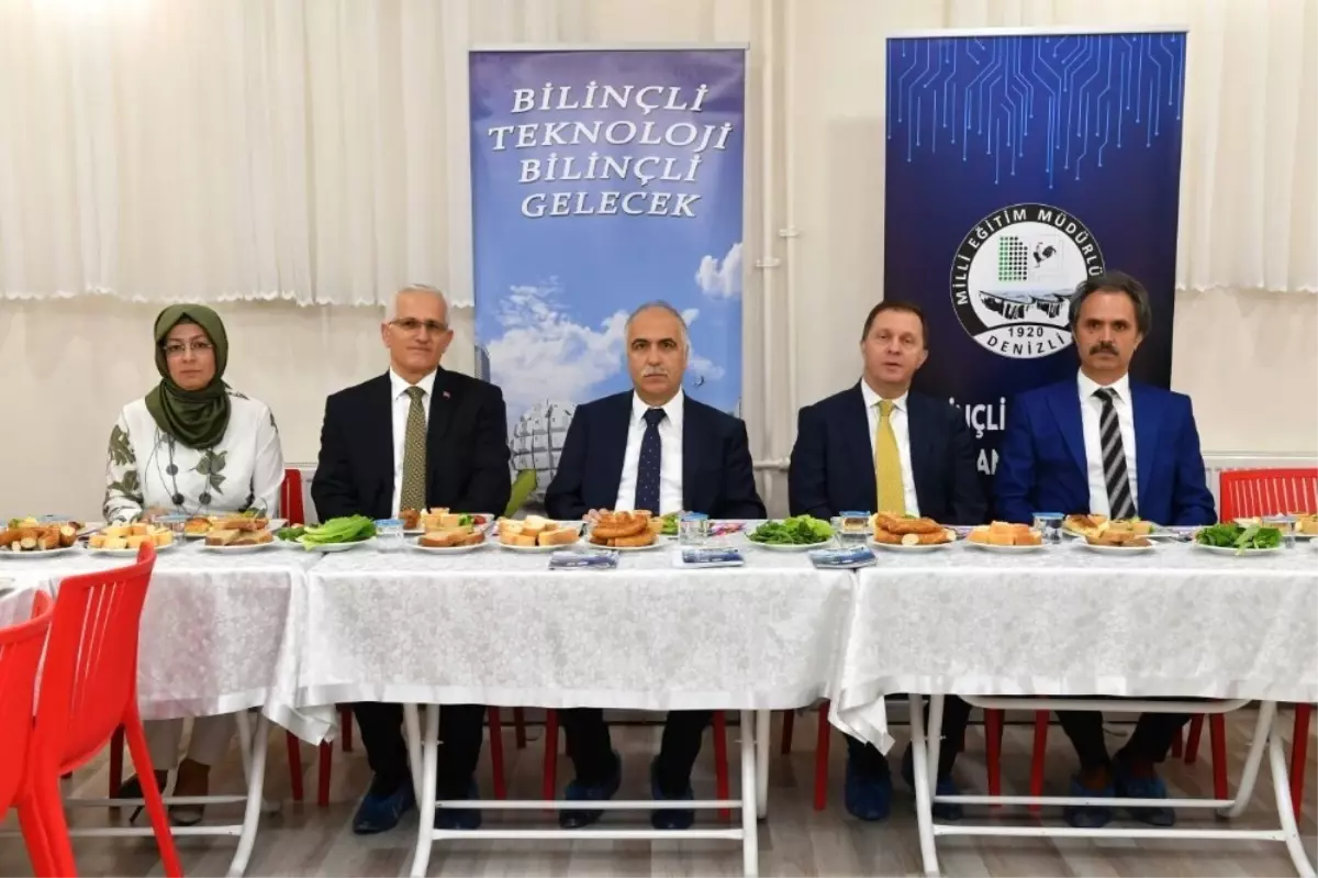 Bilinçli Teknoloji Kullanımı\' Projesi Değerlendirme Toplantısı Yapıldı