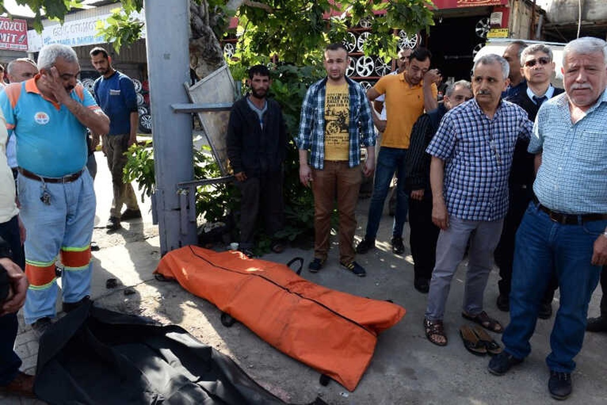 Çöp Kamyonun Altında Kalan Yaşlı Kadın Feci Şekilde Öldü