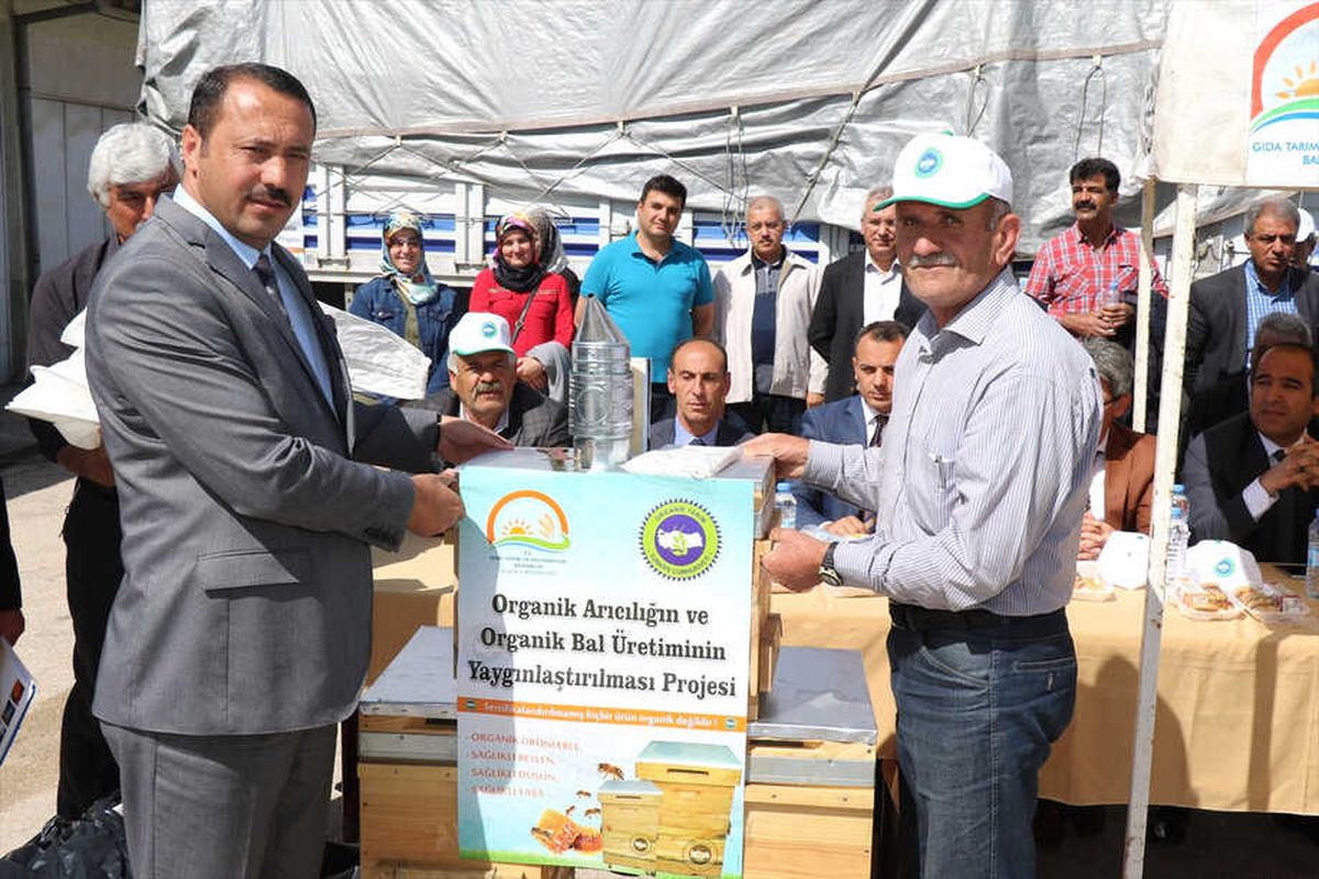 Elazığ\'da Üreticilere Organik Kovan Dağıtıldı
