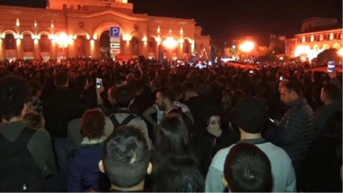 Ermenistan\'da "Sivil İtaatsizlik" Hareketi Sürüyor