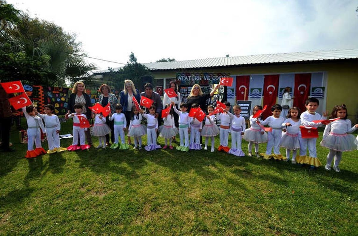 Foça Belediyesi Çocuk Evi\'nde 23 Nisan Coşkusu