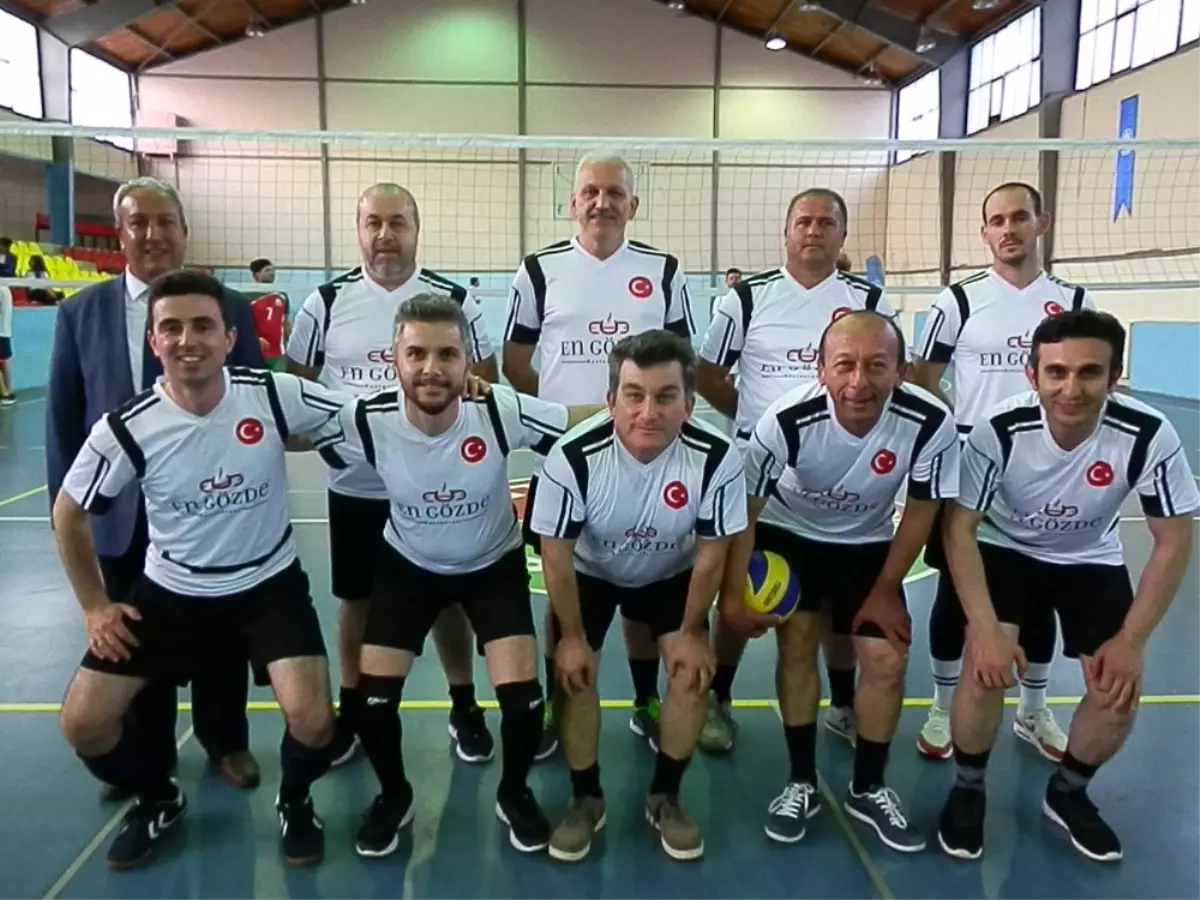 Foça\'da Kurumlararası Voleybol Turnuvası