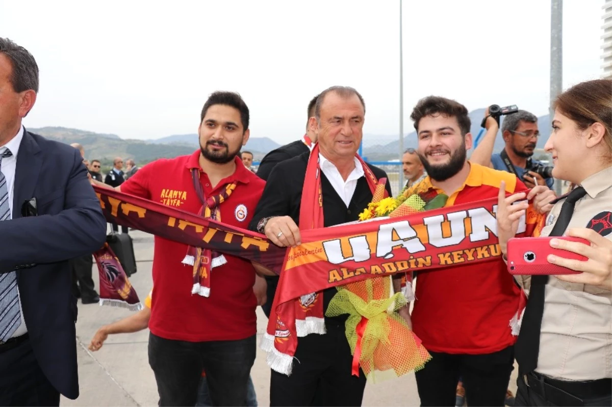 Galatasaray, Alanya\'da Şampiyon Gibi Karşılandı