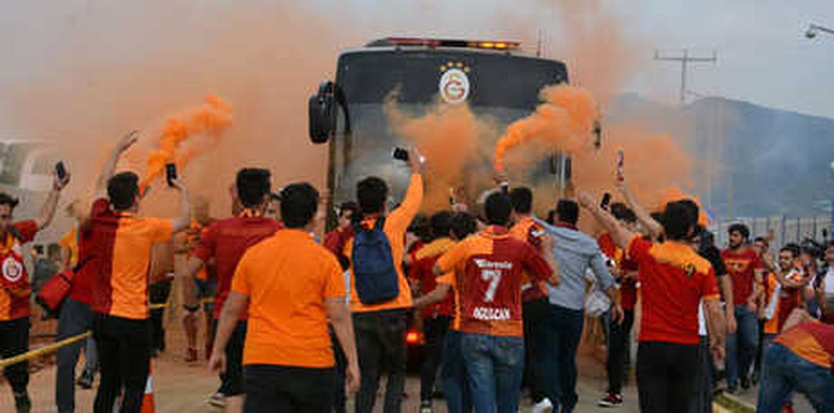 Galatasaray Kafilesi Antalya\'ya Geldi