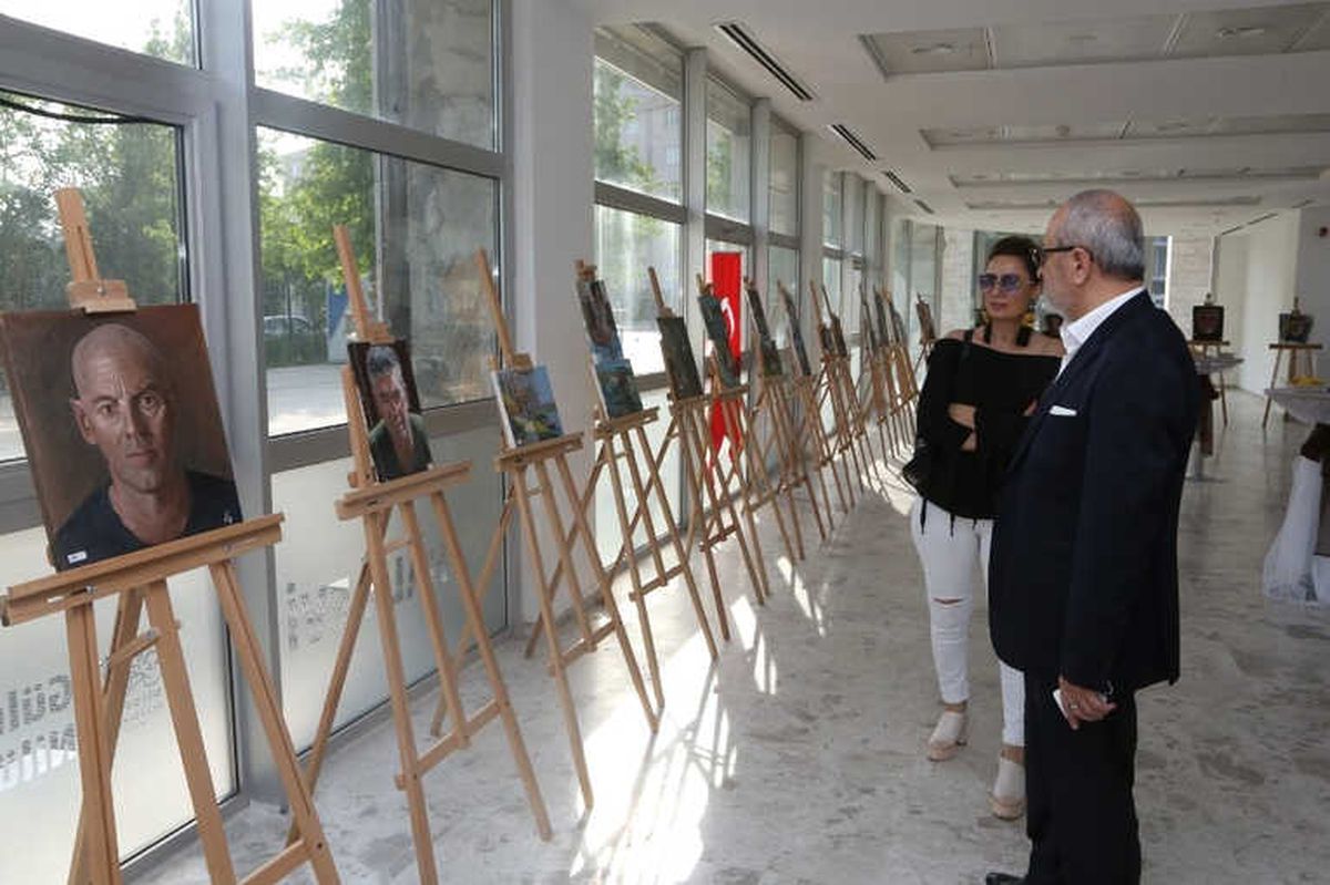 Halk Evi Sergi Salonu\'nda Özel Bir Sergi