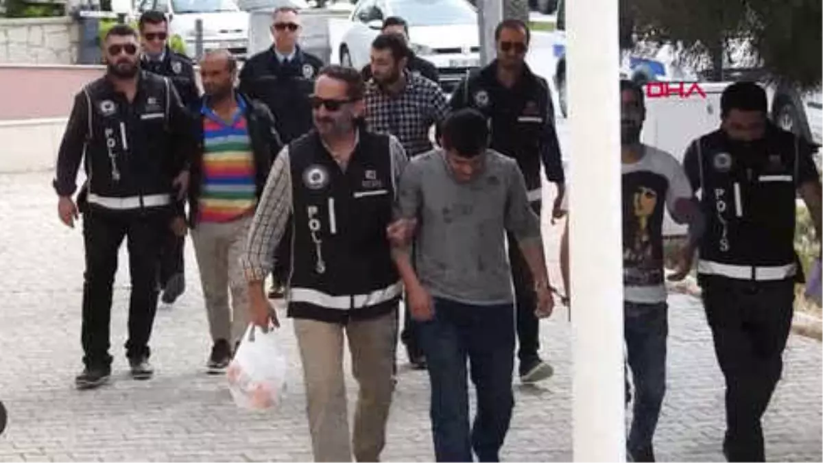 İzmir\'de Göçmen Kaçakçılığına 4 Gözaltı-Hd
