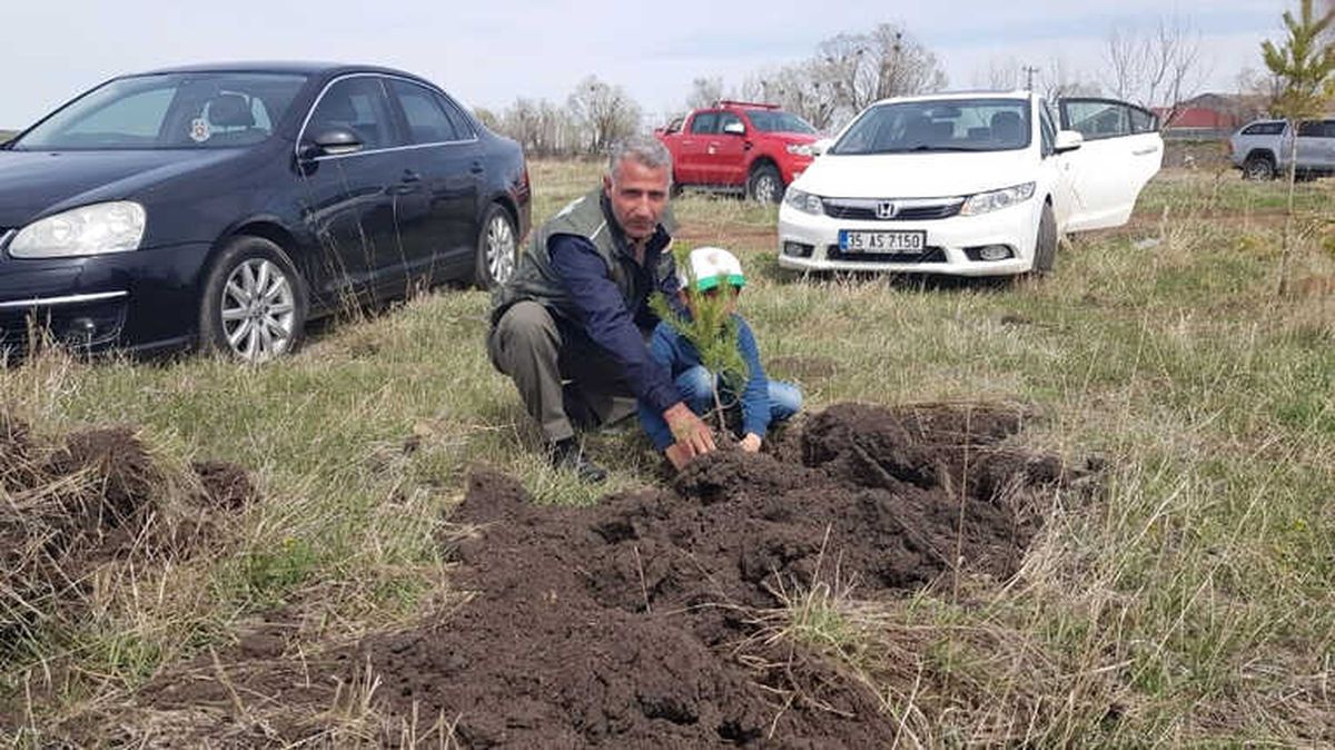 Kars\'ta 200 Fidan Toprakla Buluştu