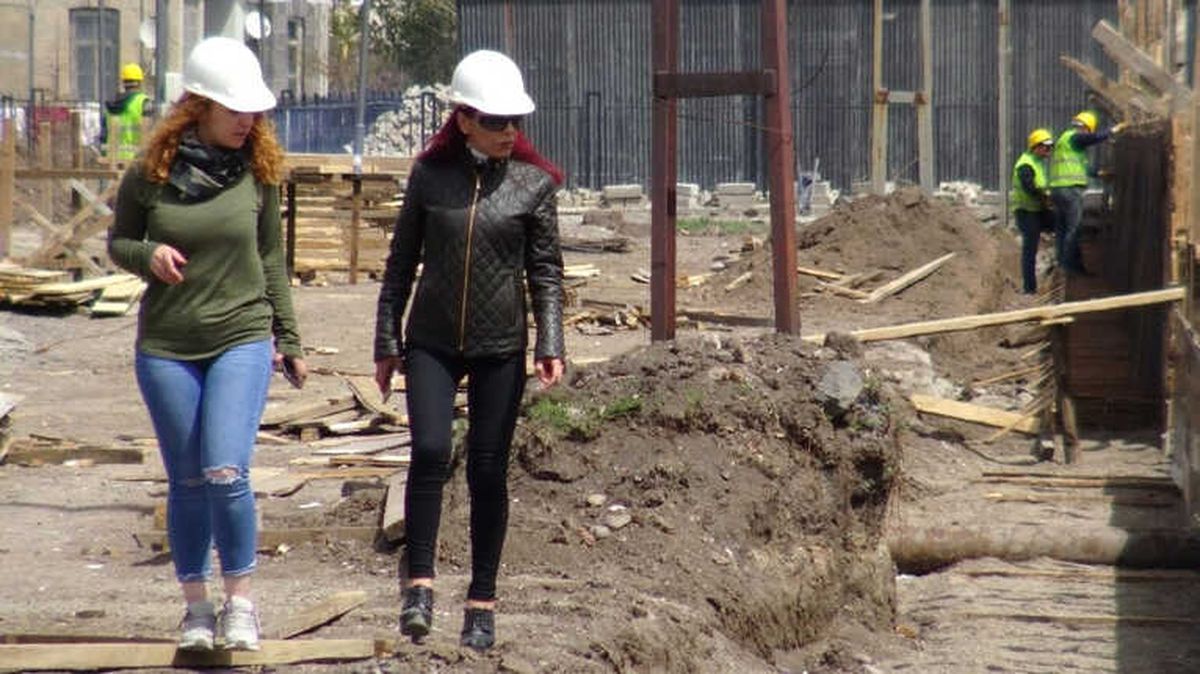 Kars\'ta Tarihi Binalara Kadın Eli Değdi