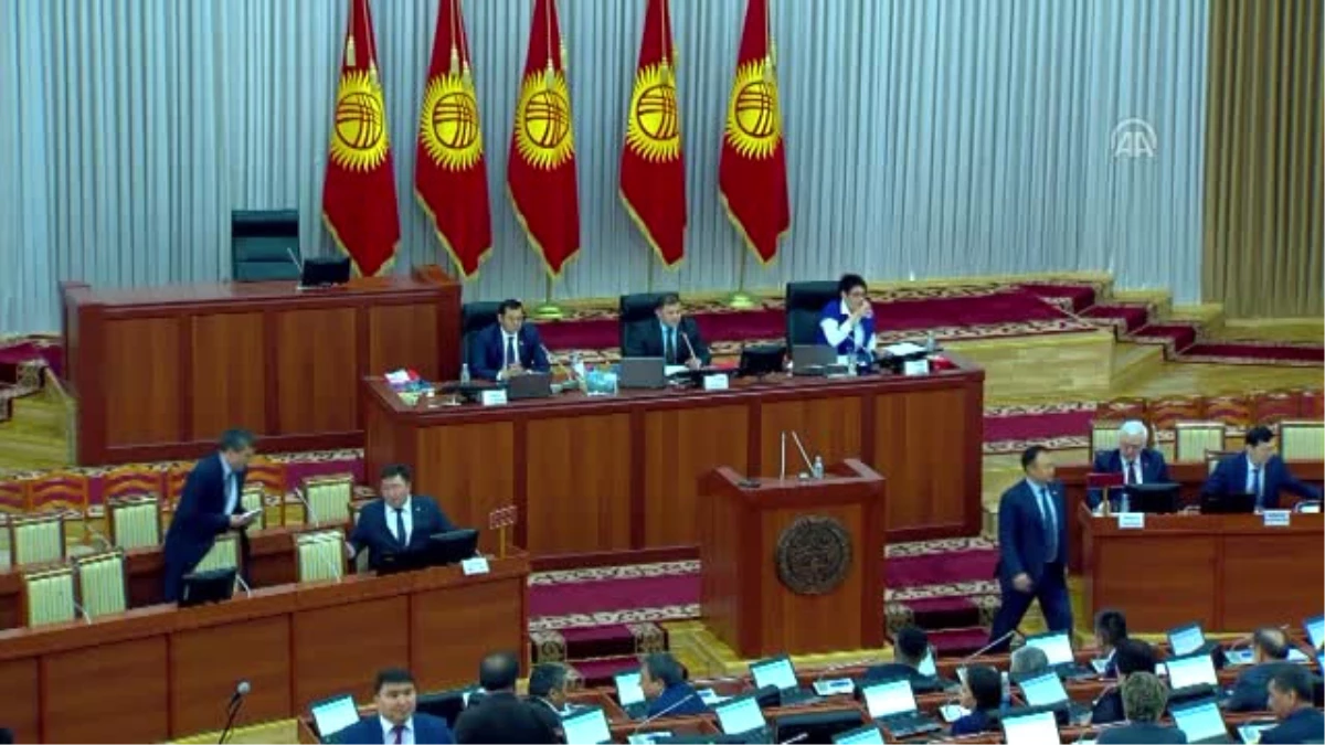 Kırgızistan\'da Hükümet Düştü