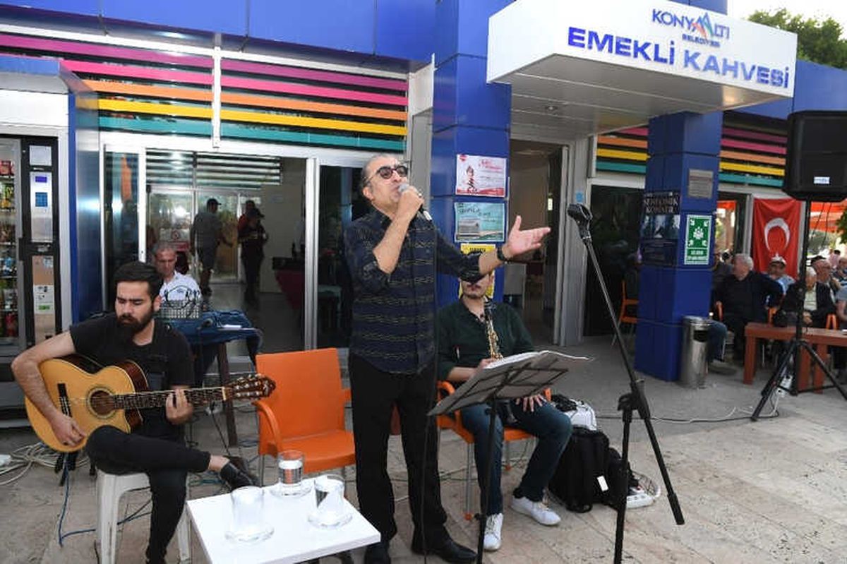 Konyaaltı Emekli Kahvesinde Muhteşem Konser