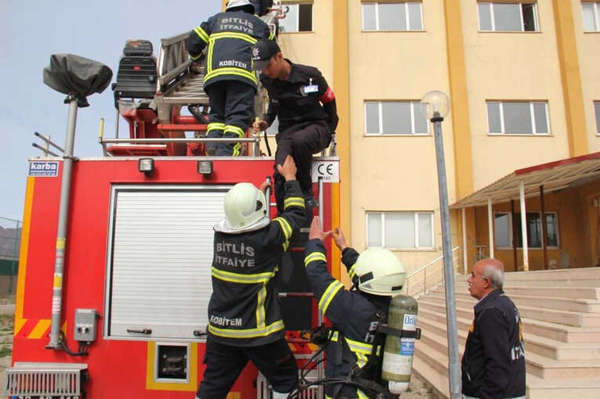 Polis Adaylarına Yangın Tatbikatı