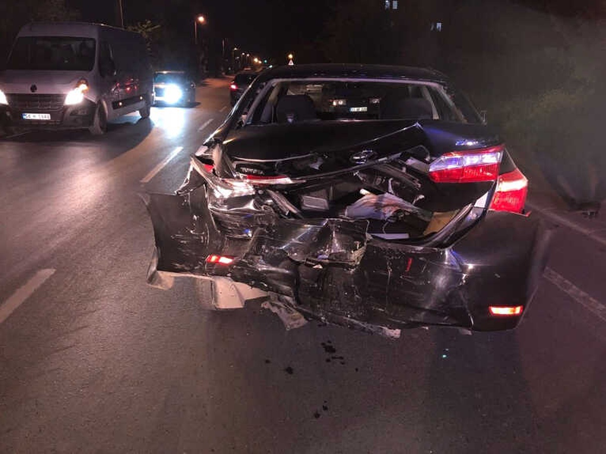 Sakarya\'da İki Otomobil Çarpıştı: 1 Yaralı