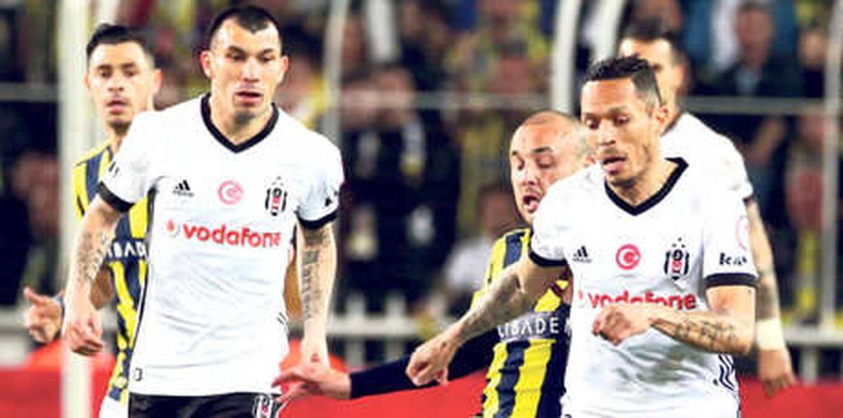 Adriano\'dan Ayrılık Kararı