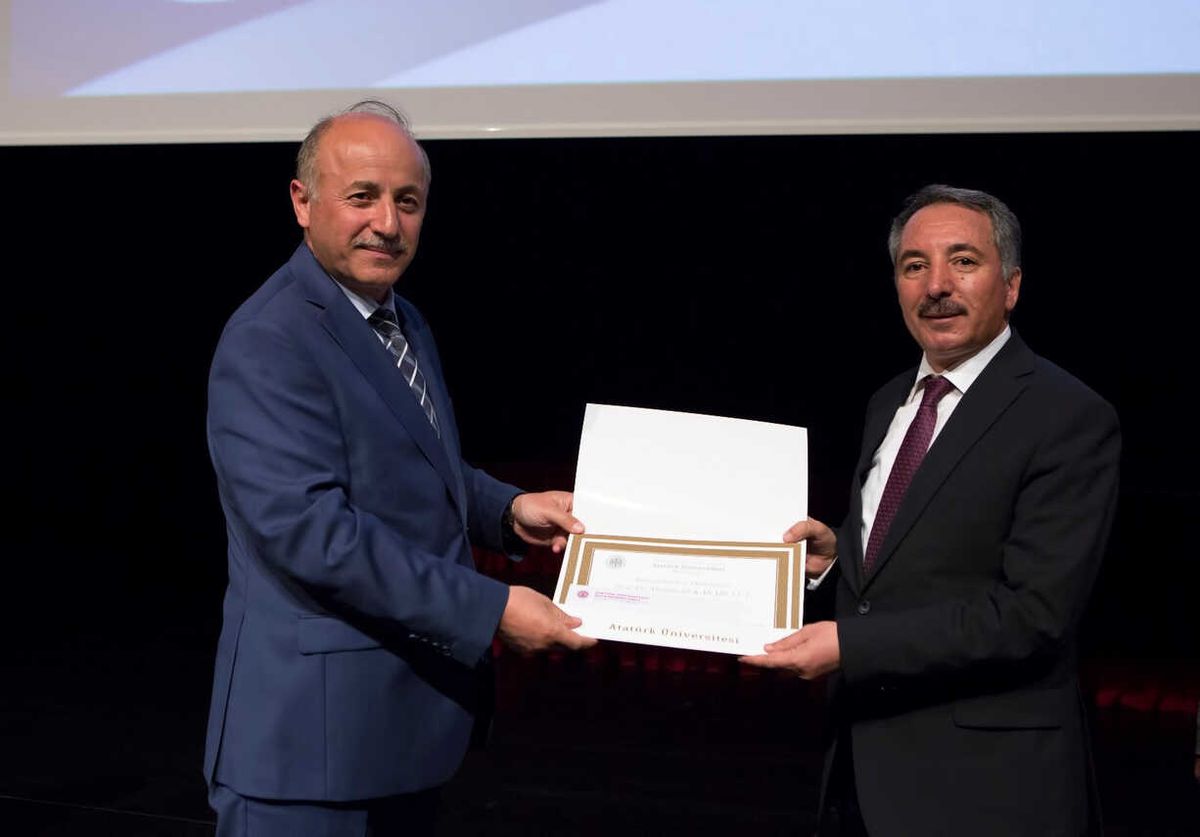 Ağrı İbrahim Çeçen Üniversitesi Rektörüne Patent Ödülü Aldı