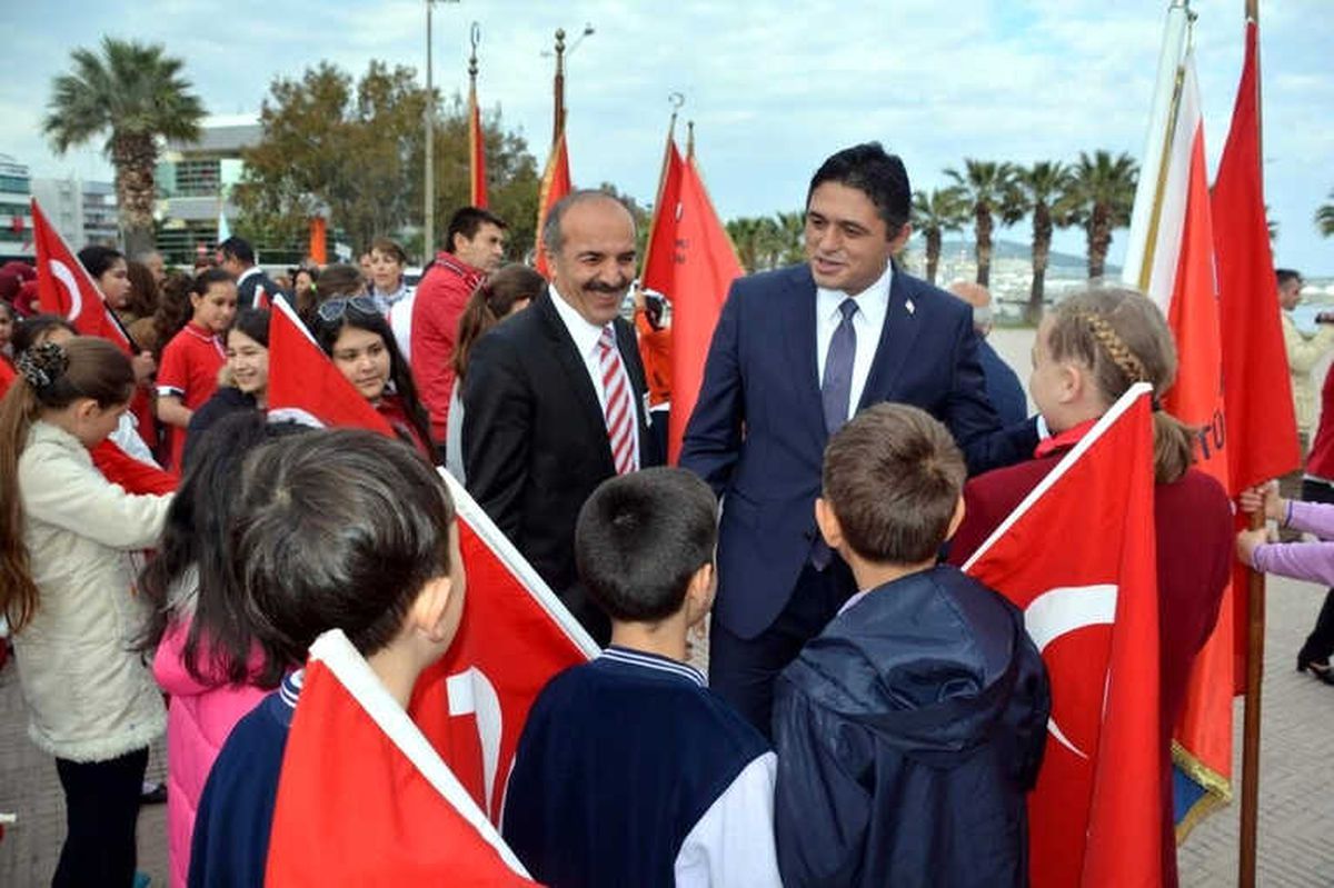 Aliağa\'da 23 Nisan\'a Muhteşem Kutlama