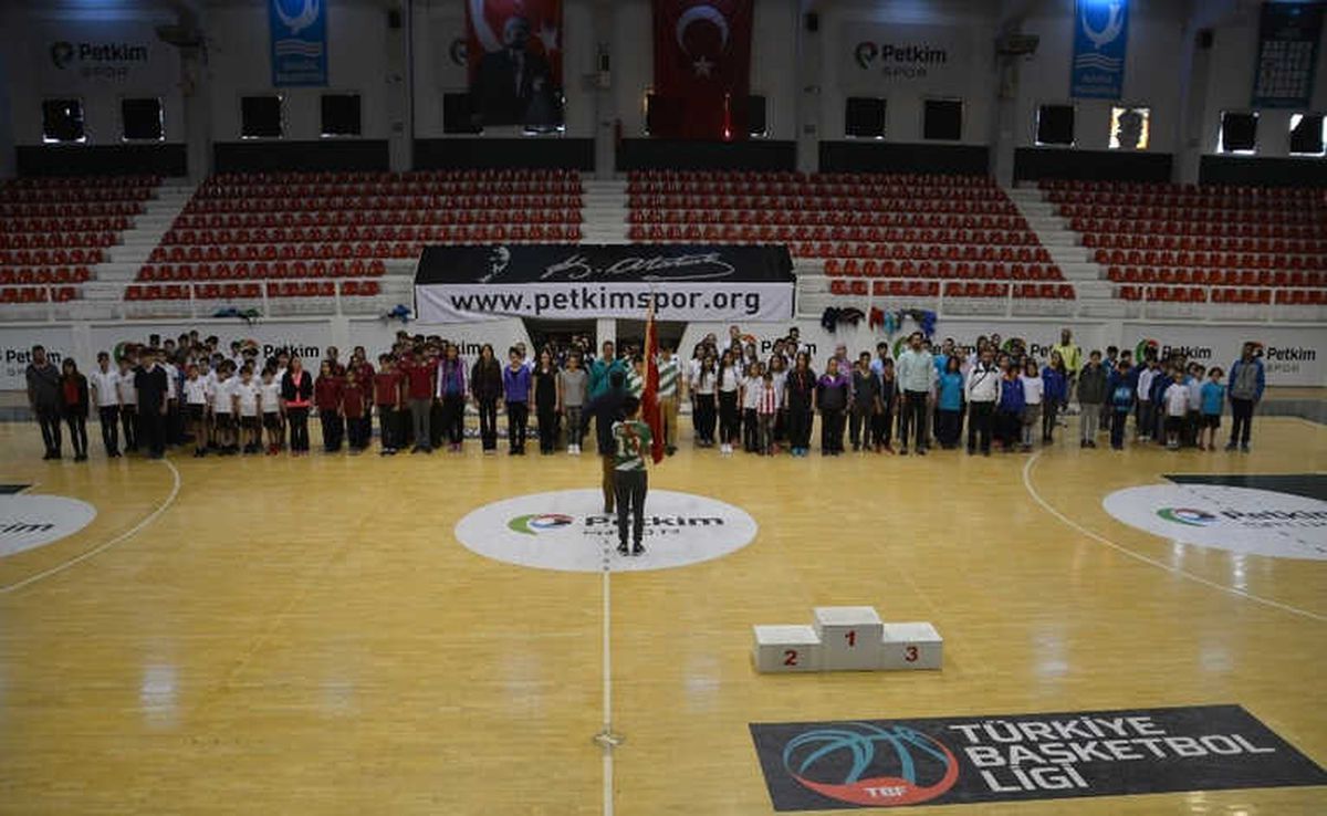 Aliağa\'da 23 Nisan Ödülleri Sahiplerini Buldu