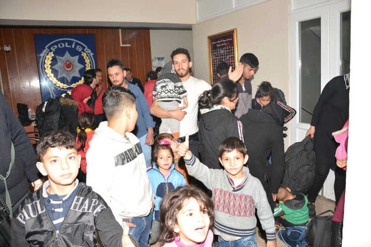 Aliağa\'da 27 Göçmen Yakalandı