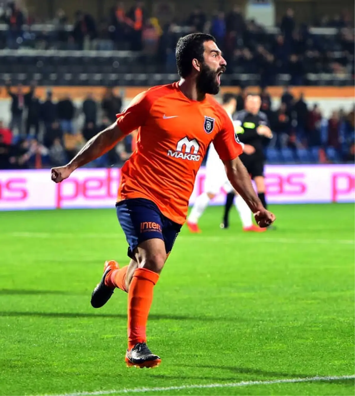 Arda Turan İlk Asistini Yaptı