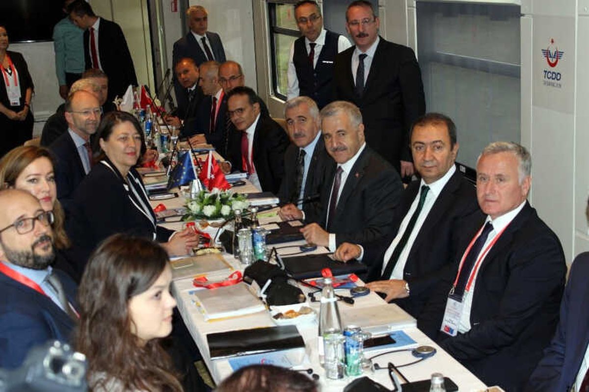Bakan Ahmet Arslan: "Halkalı-Kapıkule Demiryolu Projesiyle AB Ülkelerini Türkiye\'ye Taşımacılık...