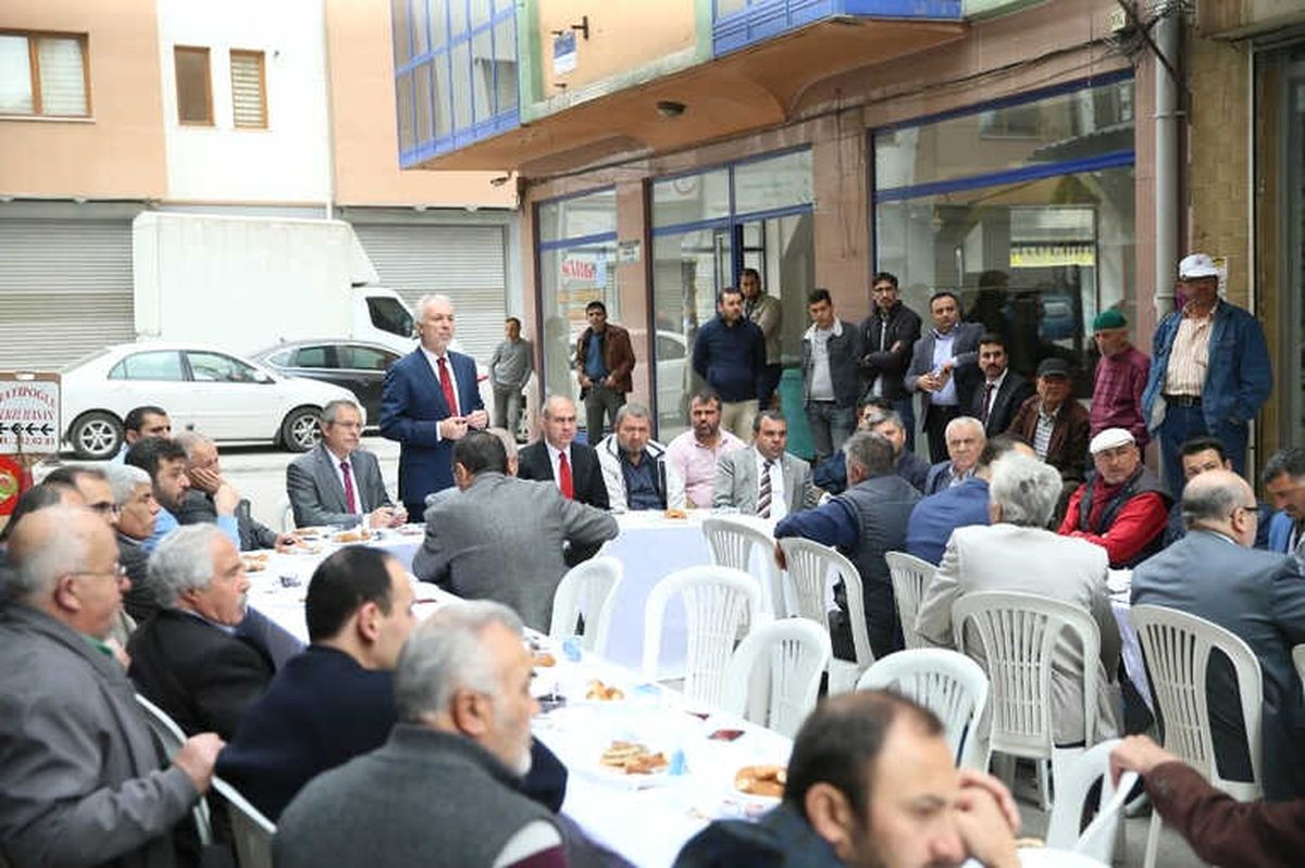 Başkan, Hürriyet Caddesi Esnaflarıyla Buluştu