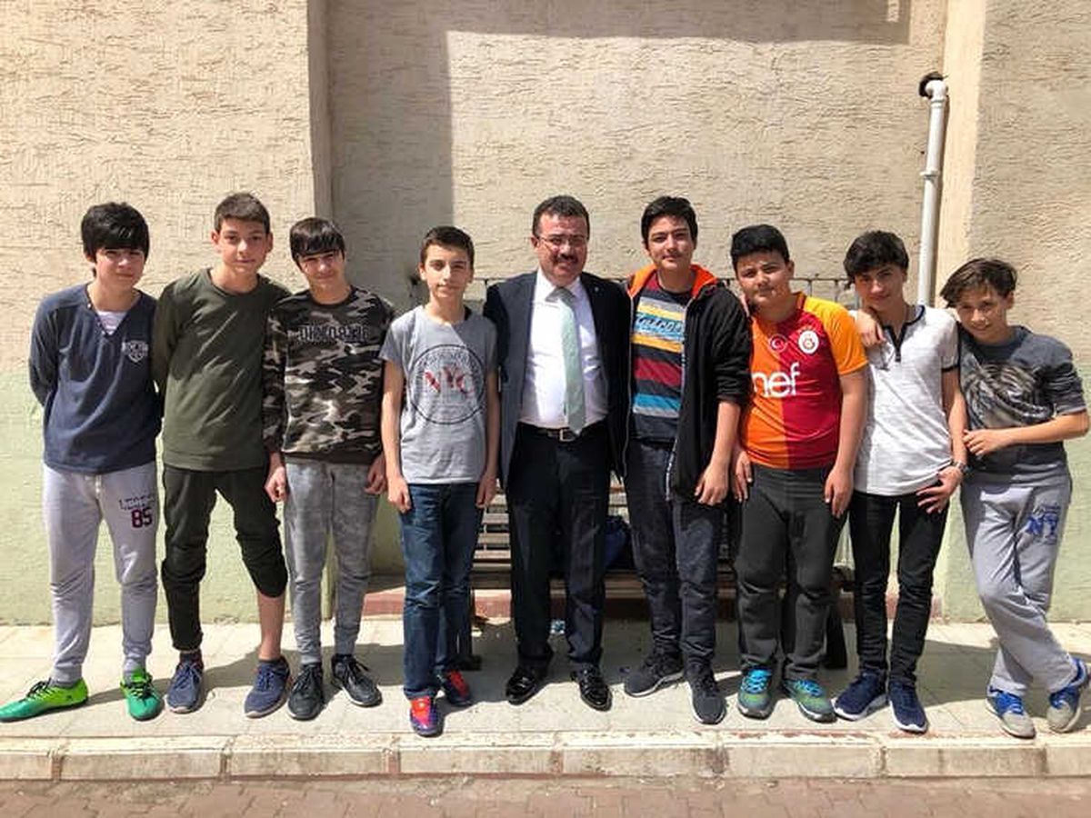 Başkan Taşçı\'dan Çocuklara Halı Saha Sözü
