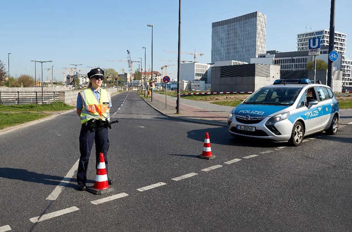 Berlin\'de Iı. Dünya Savaşı\'ndan Kalma 500 Kiloluk Bomba Etkisiz Hale Getirildi