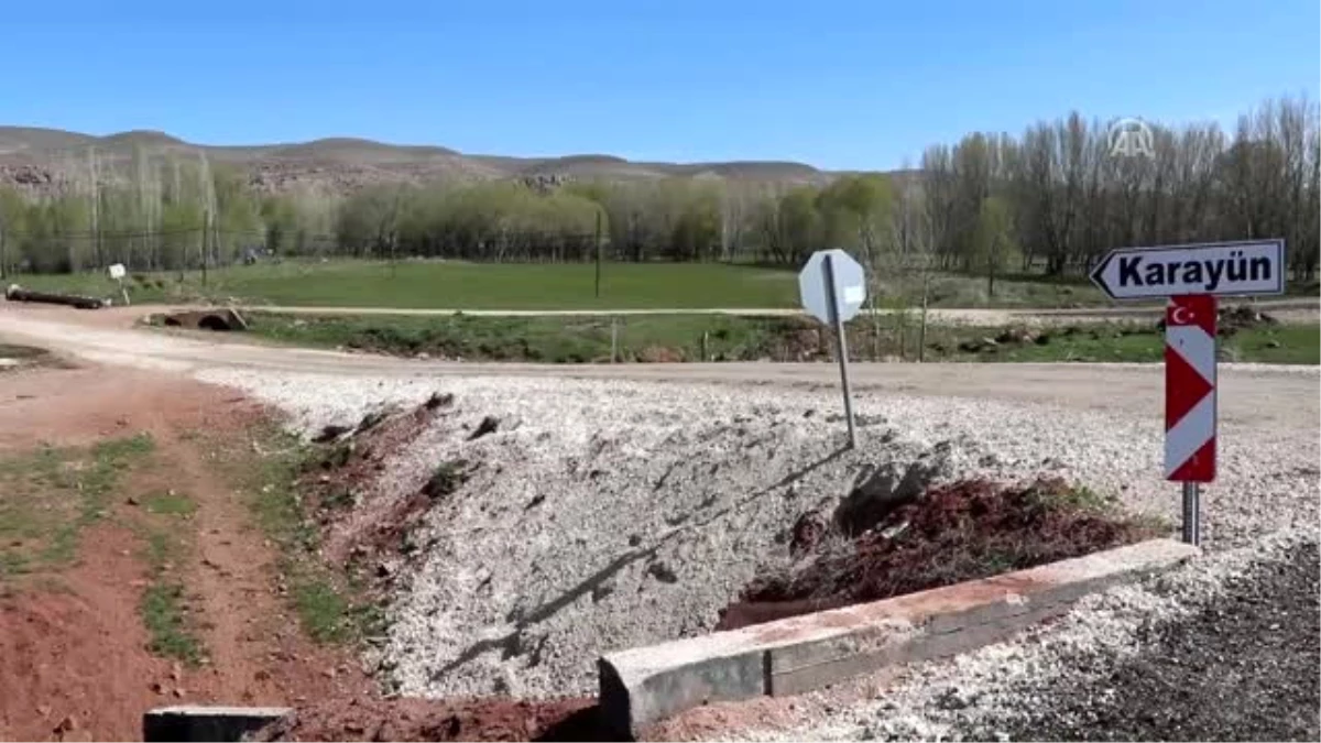 Boşanma Davası Açan Eşini Öldürdü, Oğlu ve Gelinini Yaraladı