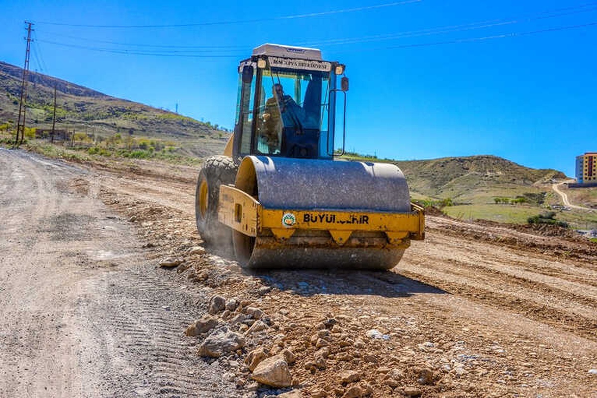 Büyükşehir Belediyesinden Yol Çalışması