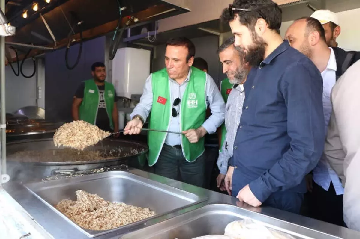 Canik Belediye Başkanı Genç, Afrin Halkına Yemek Dağıttı