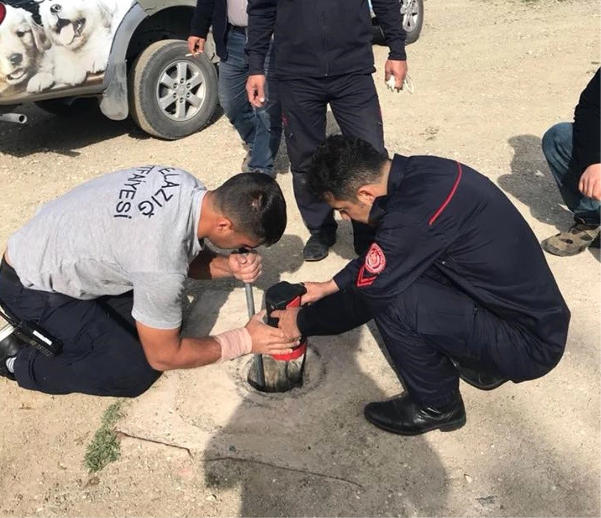 Çukura Düşen Yavru Köpeği İtfaiye Kurtardı