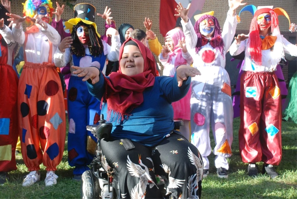 Engelli Öğrenciler 23 Nisan\'ı Kutladı