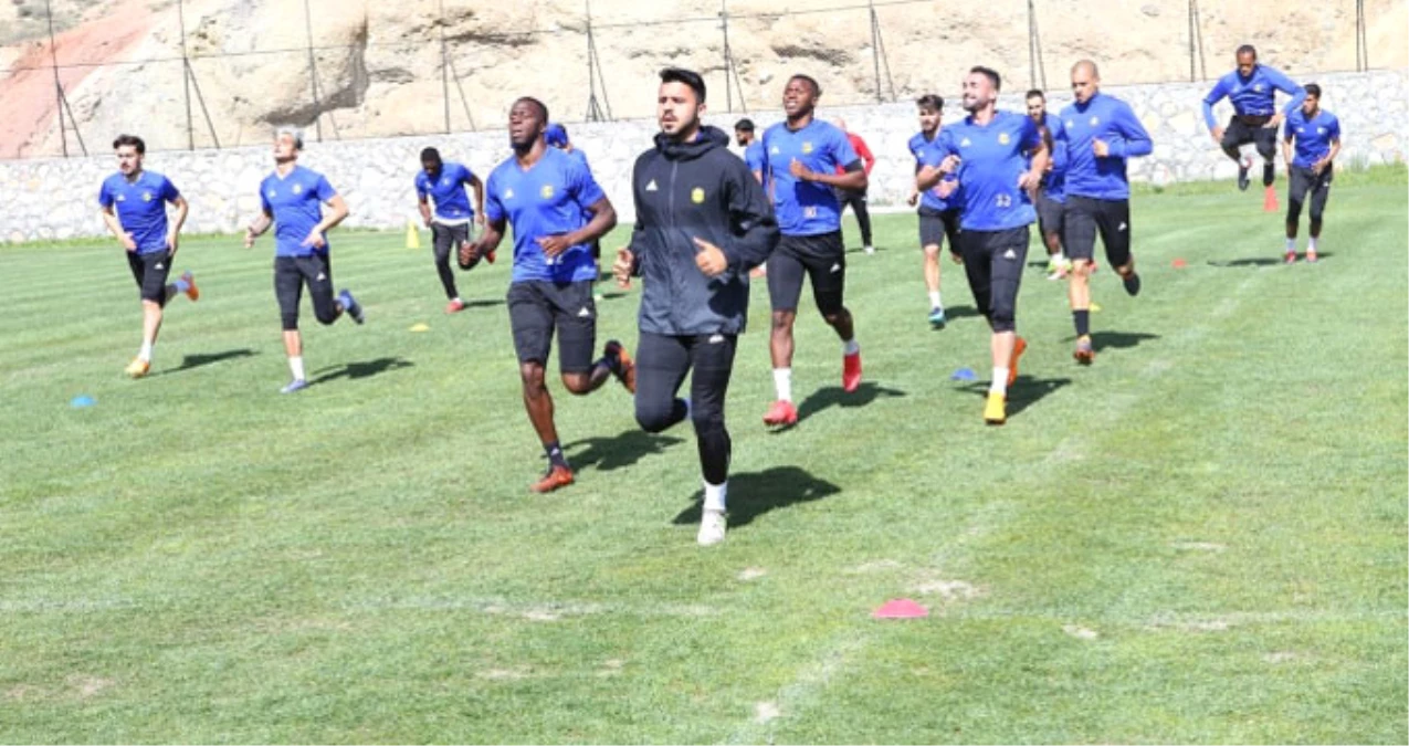 Evkur Yeni Malatyaspor\'da Futbolcular Antrenmana Çıkmadı